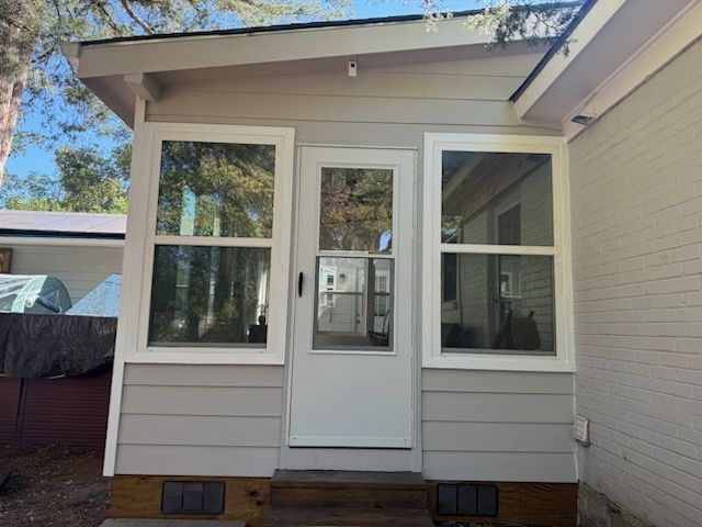 Custom sunroom or screen room by Dynamo Home Improvements